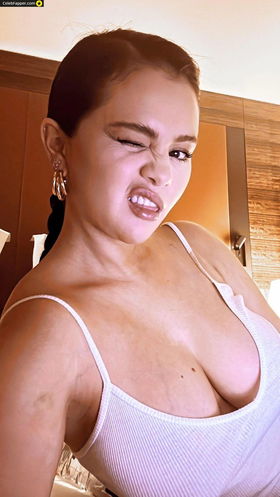 selena gomez fap tits boobs breast Photo